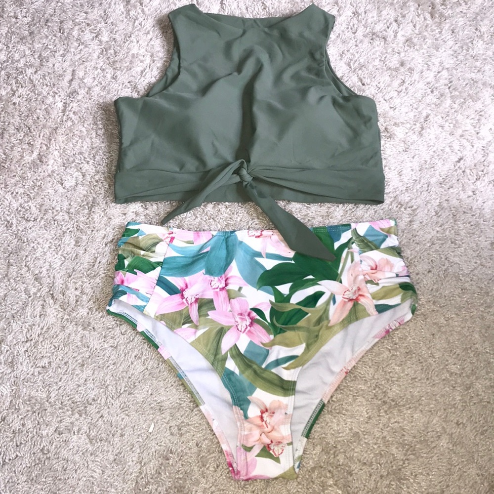 Women’s High Waisted Swimsuit NEVER BEEN WORN